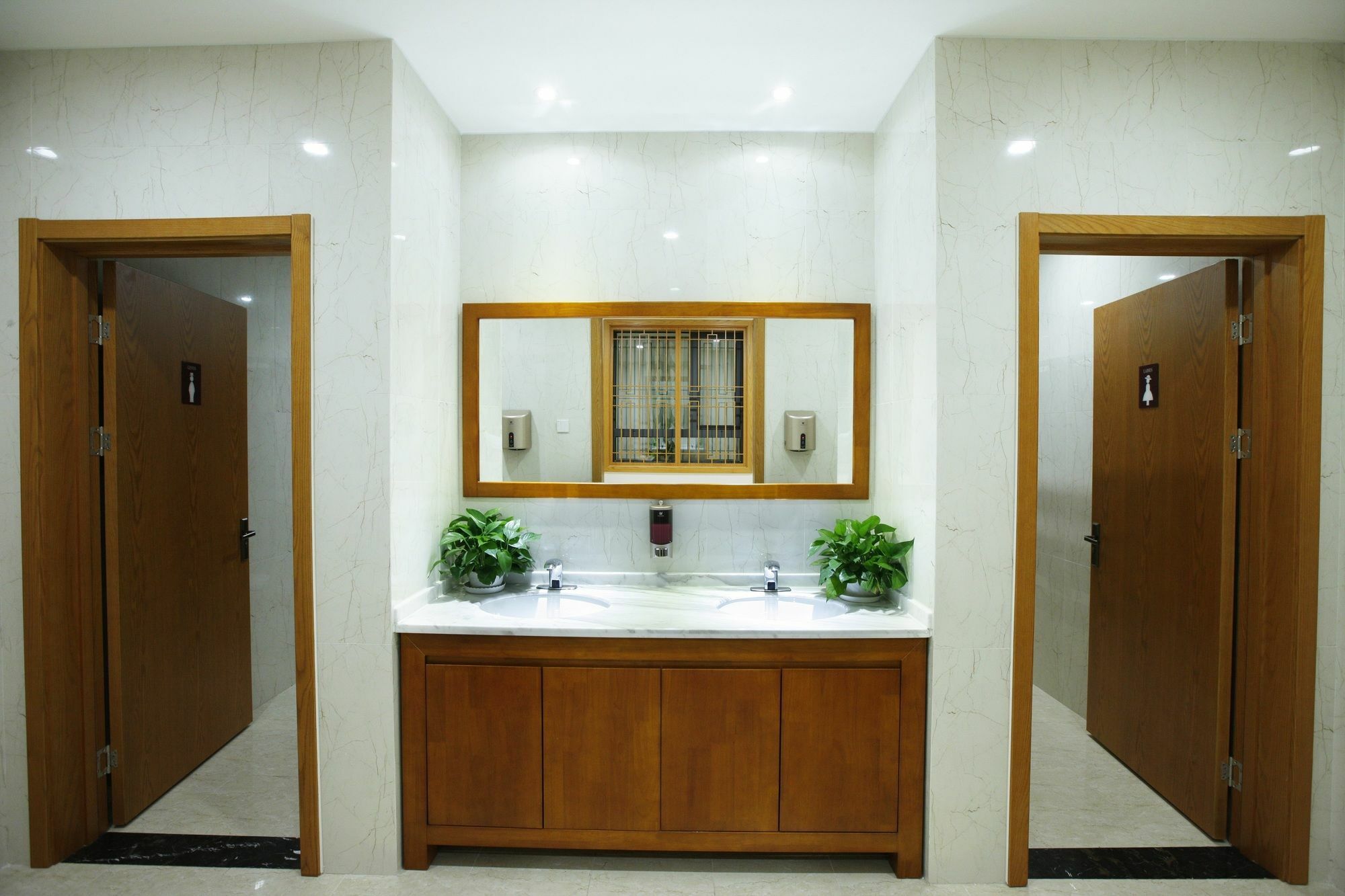 Beijing Dongdan Hotel Near Wangfujing Street,Tian'Anmen Square,The Forbidden City,Free Self-Service Laundry Room Dış mekan fotoğraf
